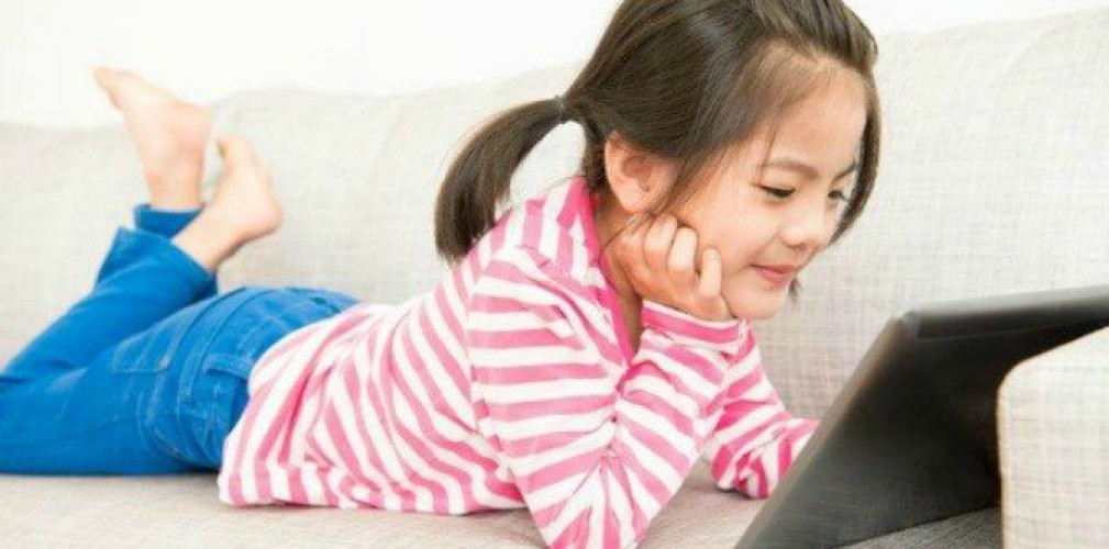 At what age did your little one start watching YouTube?
